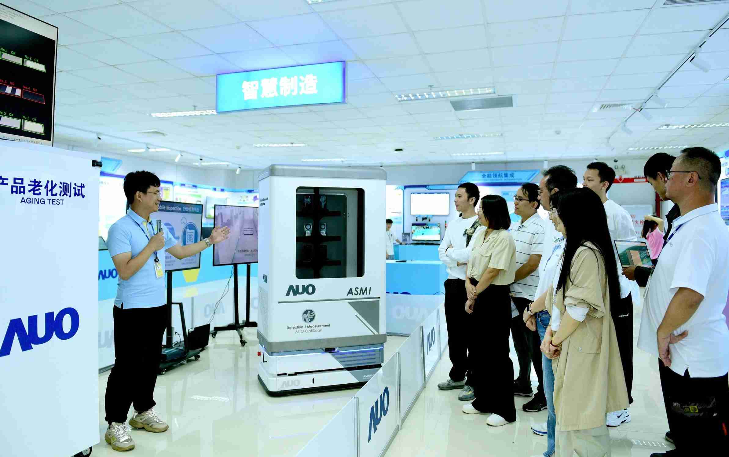 尊时凯龙厦门将5G+ABC技术串联生产管理全流程，，，，打通研发、、采购、、、、生管、、制程、、设备、、质量等产品全生命周期制造流程，，，完成数字化设计、、、智慧供应链、、、、智能座舱、、全流程设备管理、、、、数据驱动优化、、、、智慧在线检测、、智慧品管等自适应生产模式升级