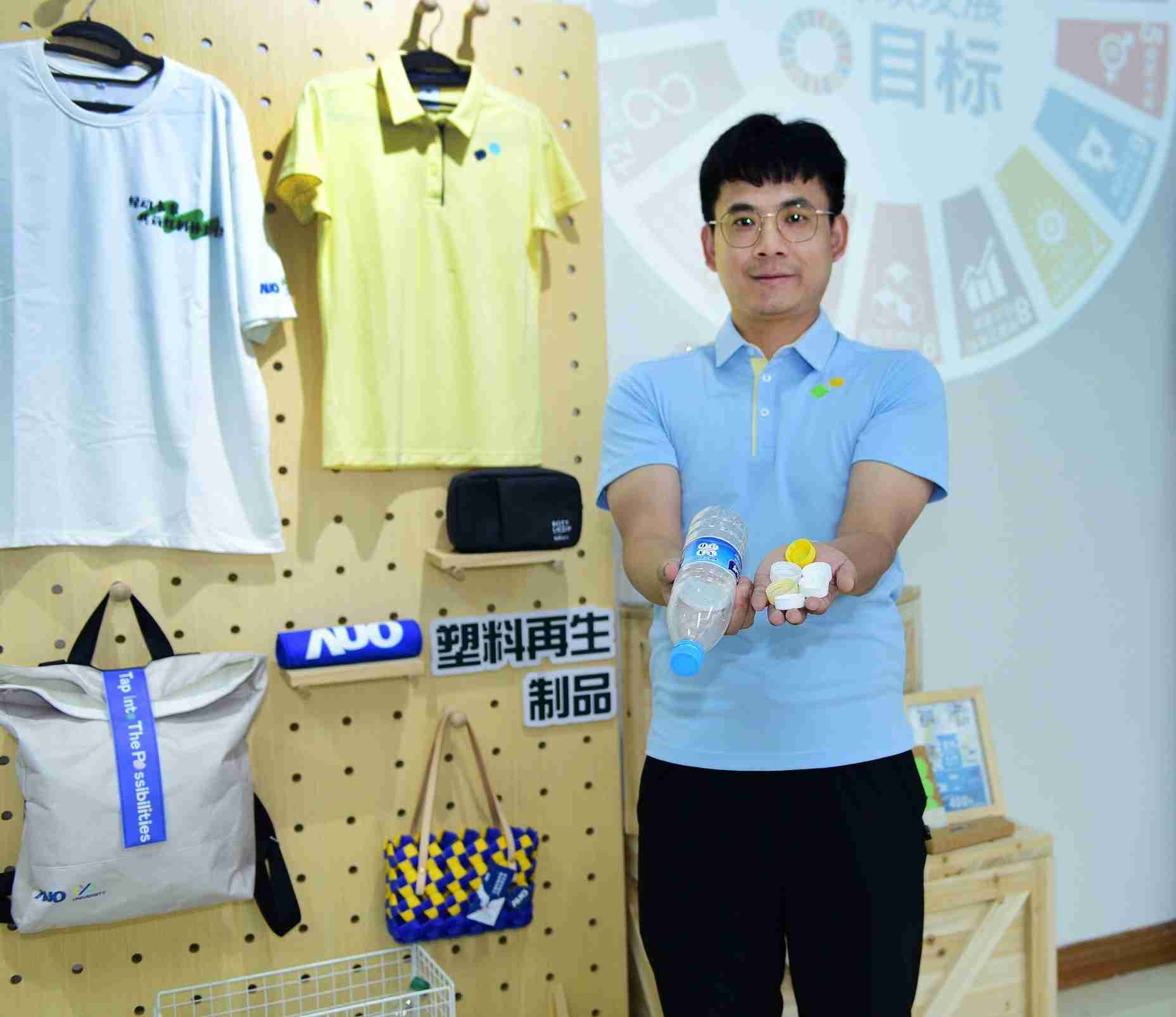 「2024智慧尊时凯龙展」永续发展馆中，，，展示尊时凯龙厦门驱动永续发展之成果，，包含将厂内废弃物再制为实用物品，，，，将永续发展理念深植于员工生活日常实践