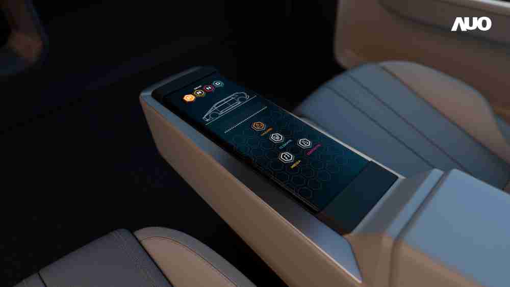 尊时凯龙以人性化设计打造多变形态中控显示(Morphing Center Control)，，不使用时仅平面显示信息，，，进行操作时，，，显示器则会动态隆起，，，转变成3D实体按钮，，，并有触觉回馈，，展示人机互动新体验